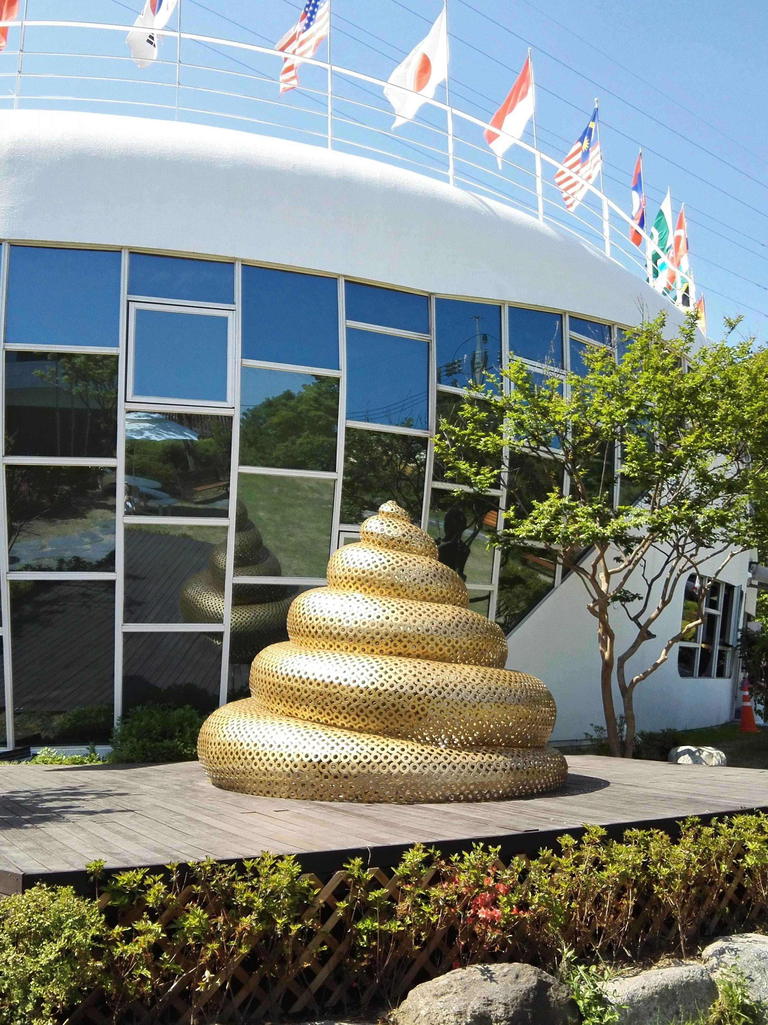 20 of the world’s most extraordinary toilets Lonely